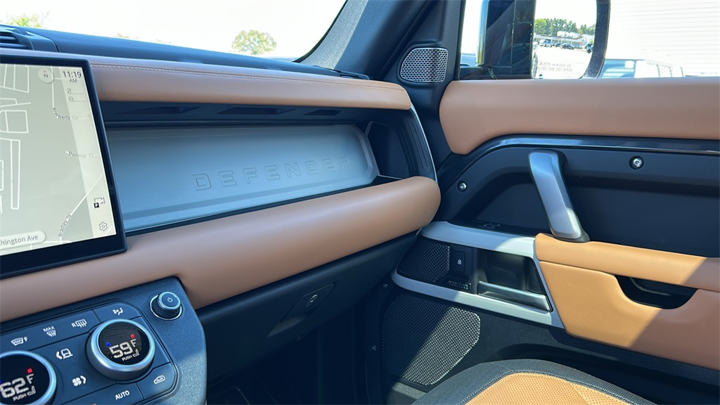 2024 Land Rover Defender 110 X-Dynamic SE photo 18