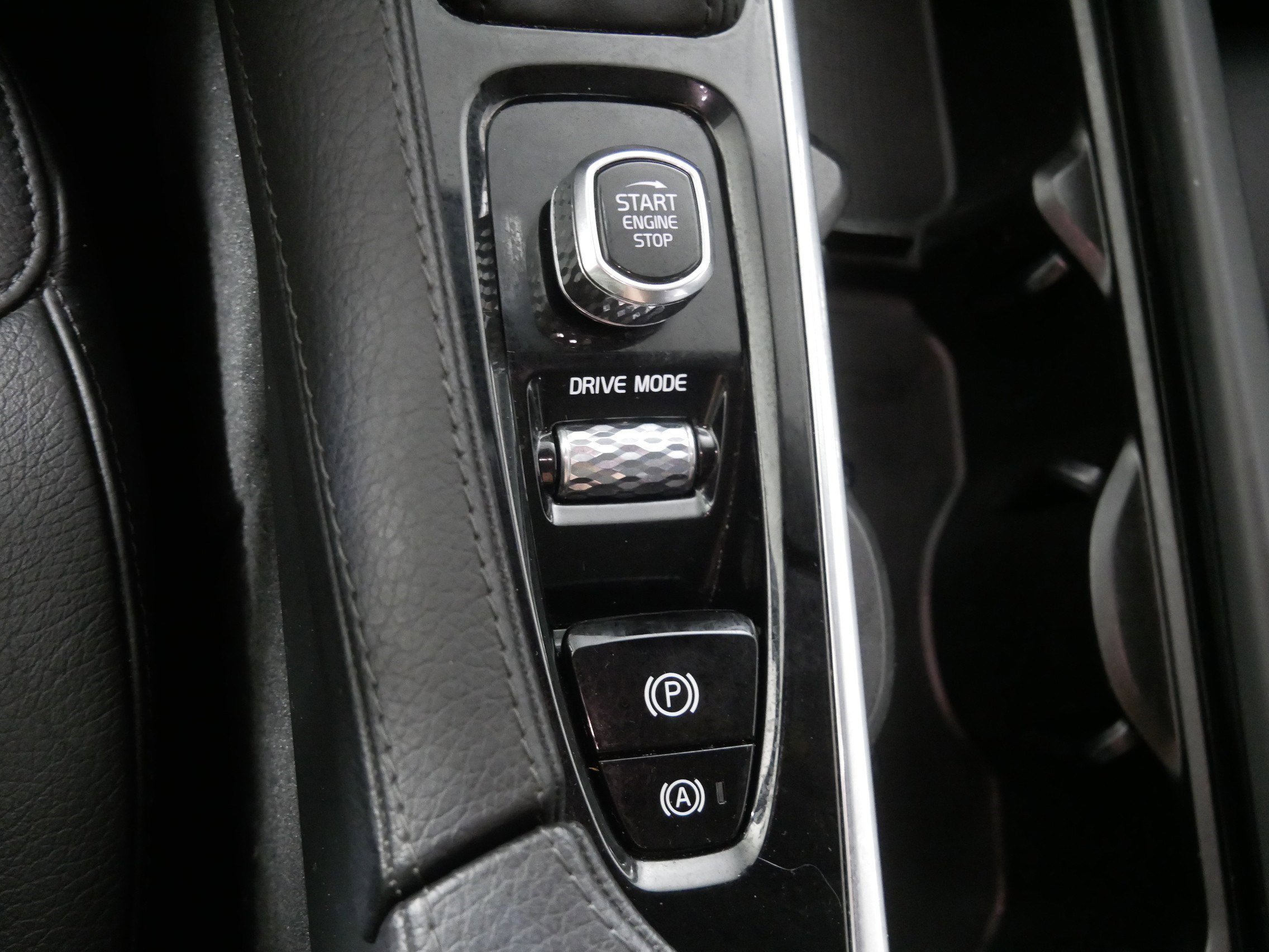 2020 Volvo XC90 Momentum AWD photo 30