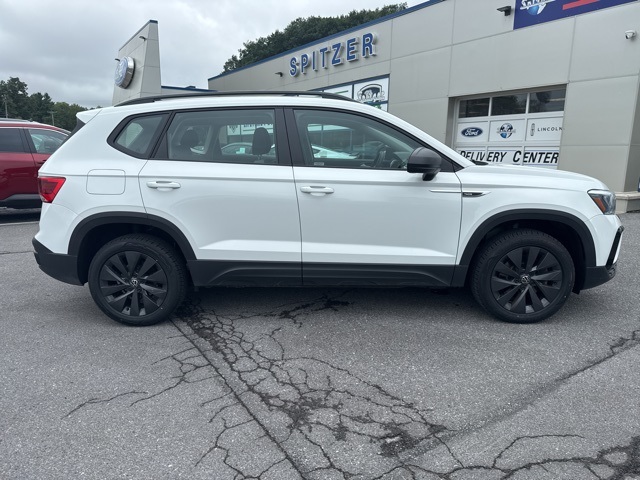 2022 Volkswagen Taos S photo 2