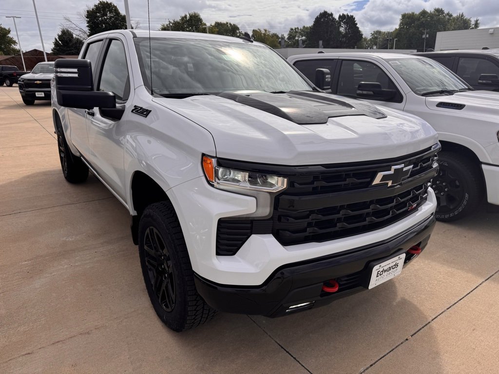 2025 Chevrolet Silverado 1500 LT Trail Boss photo 2