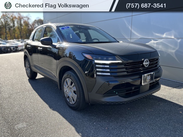 2025 Nissan Kicks S's photo