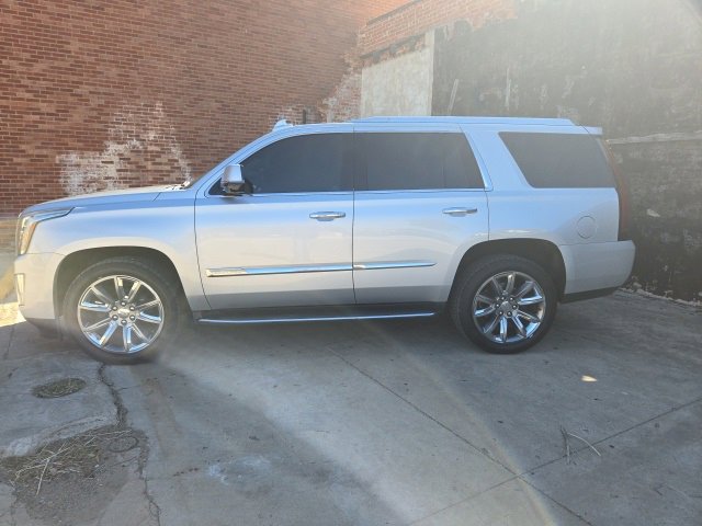 2016 Cadillac Escalade Luxury photo 4