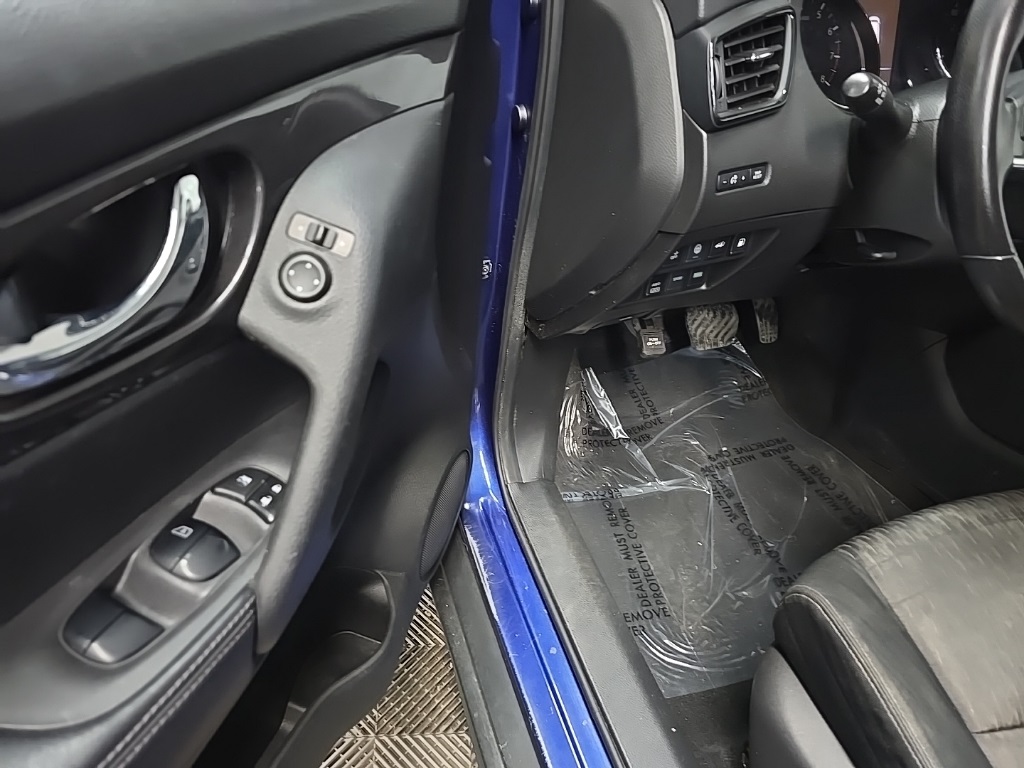 2019 Nissan Rogue SV photo 26