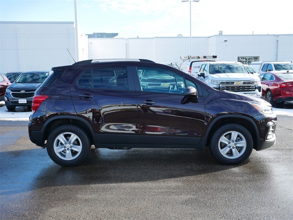 Used 2022 Chevrolet Trax LT with VIN KL7CJPSMXNB565089 for sale in Inver Grove Heights, Minnesota