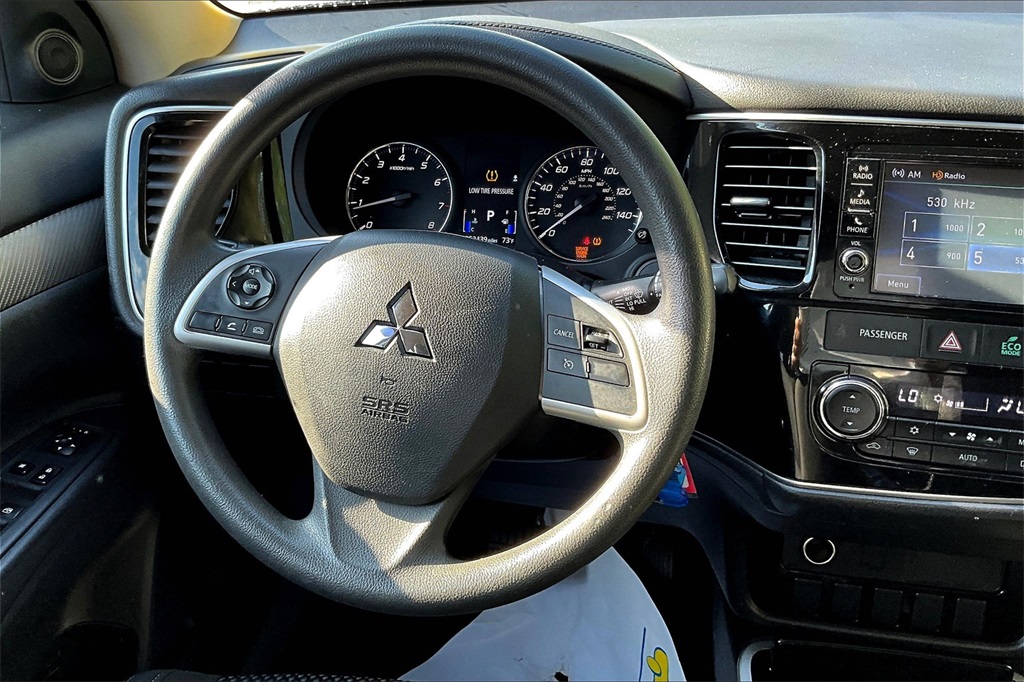 2018 Mitsubishi Outlander ES photo 17