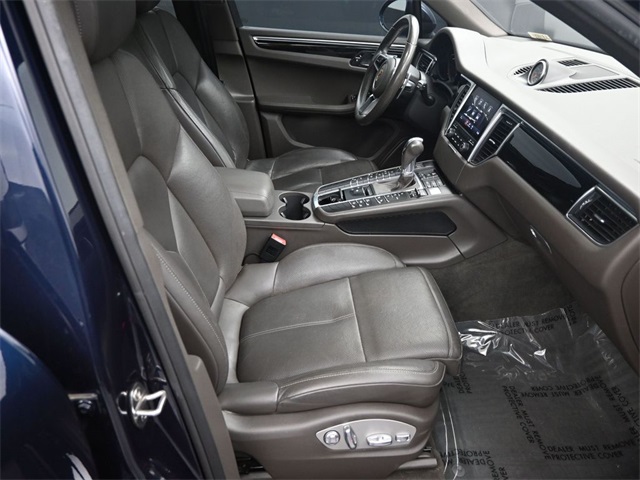 2018 Porsche Macan Base photo 27