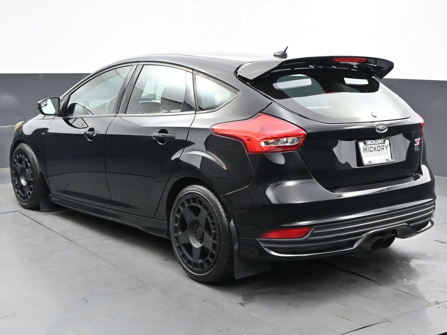 2017 Ford Focus ST photo 4