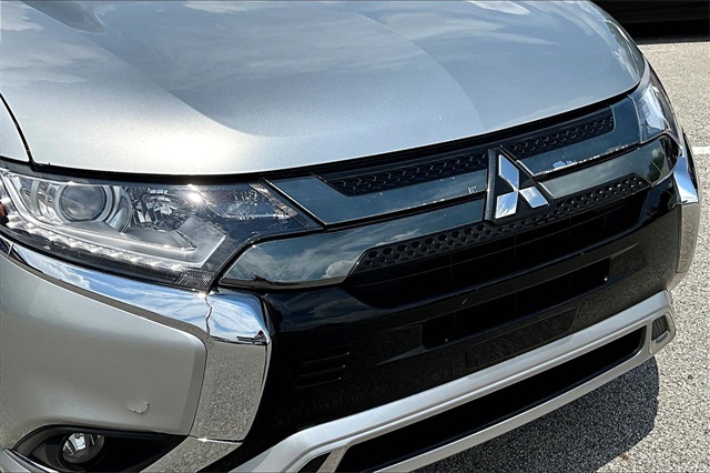 2022 Mitsubishi Outlander PHEV LE photo 27