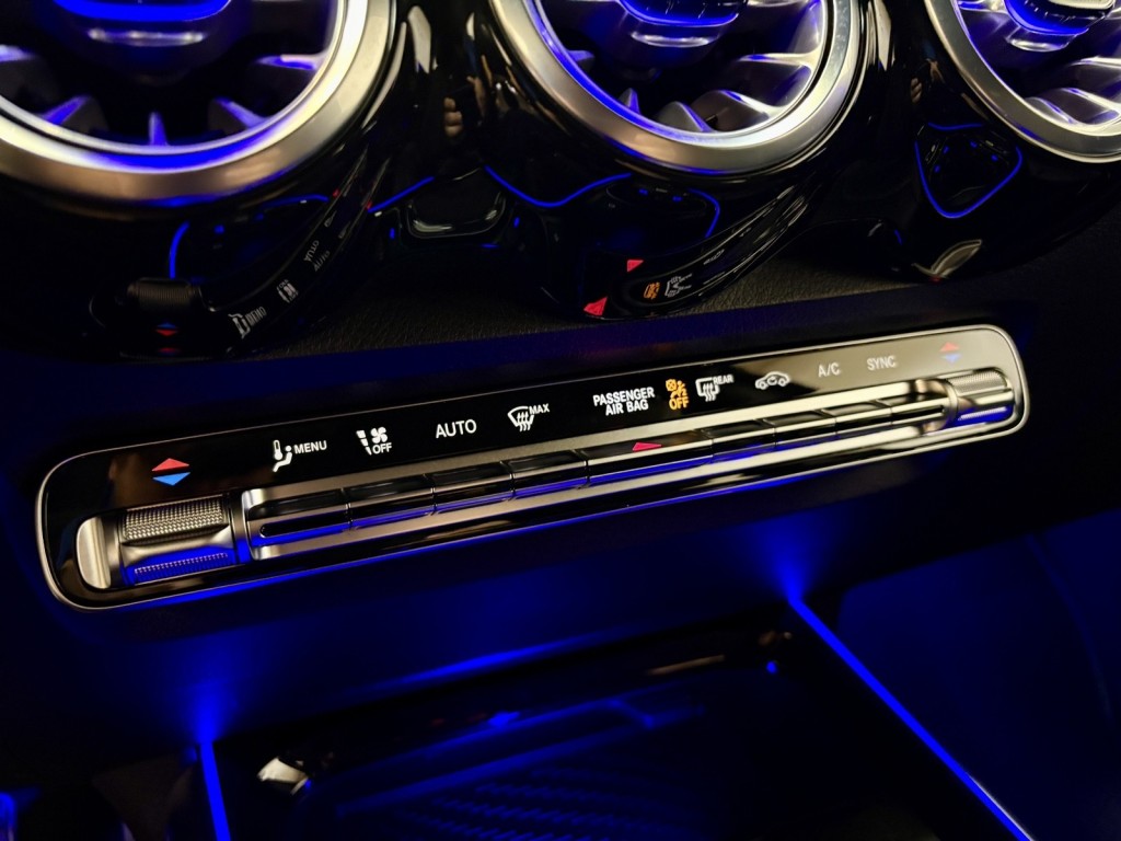 2025 Mercedes Benz GLB 250 photo 16