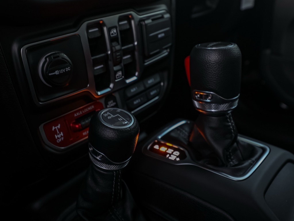 New 2026 Black Clear-Coat Exterior Paint Jeep Mojave image 29