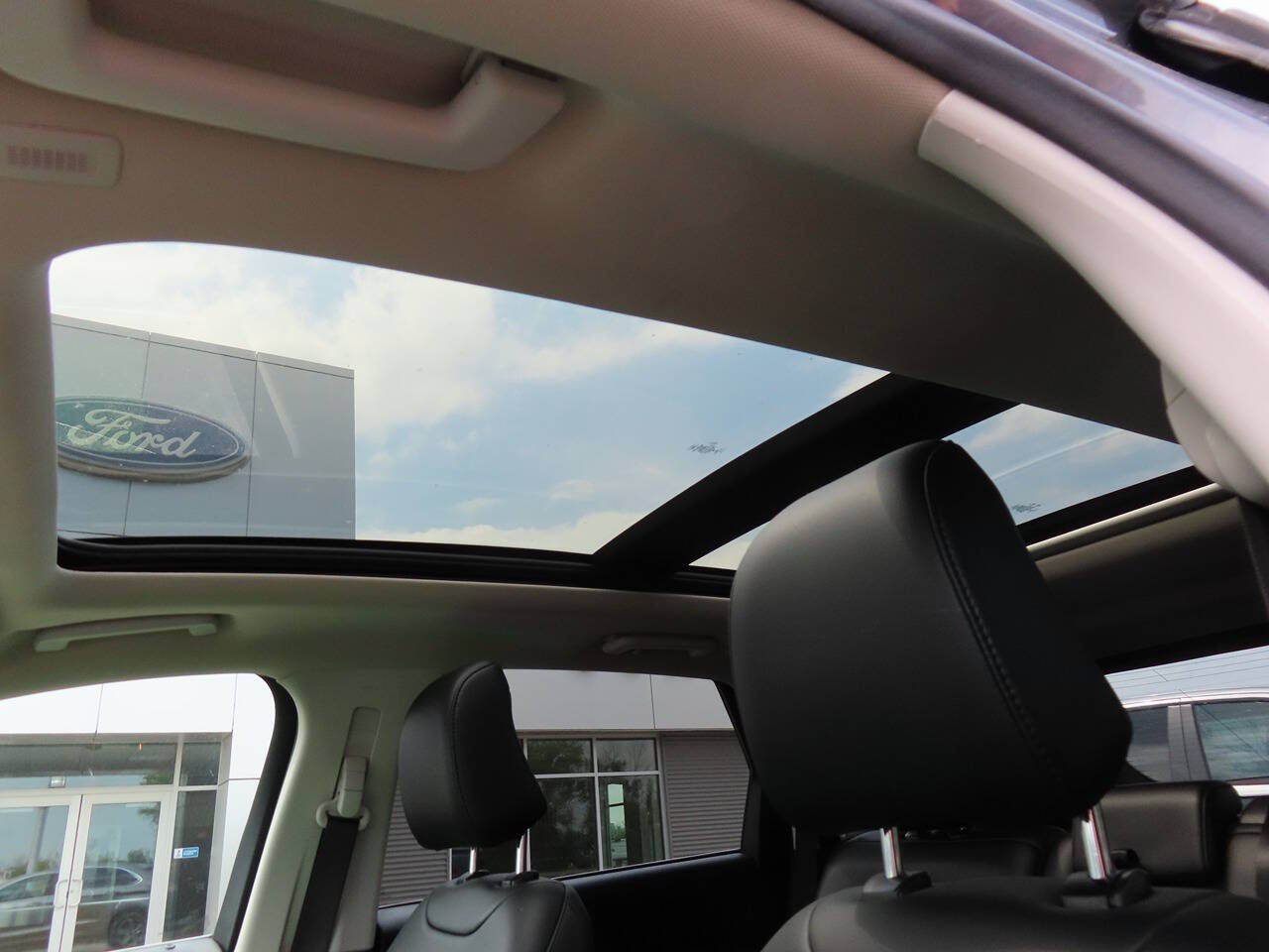 2022 Ford Edge SEL photo 20