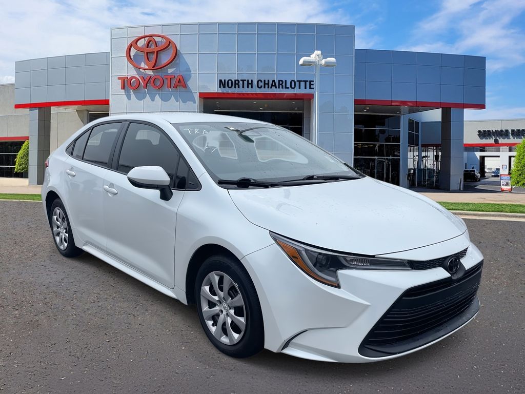 2023 Toyota Corolla LE's photo