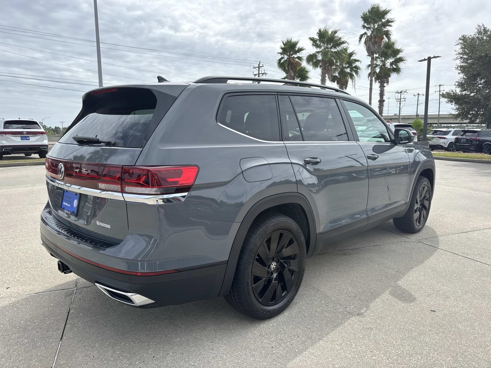 2026 Volkswagen Atlas SE Technology photo 3