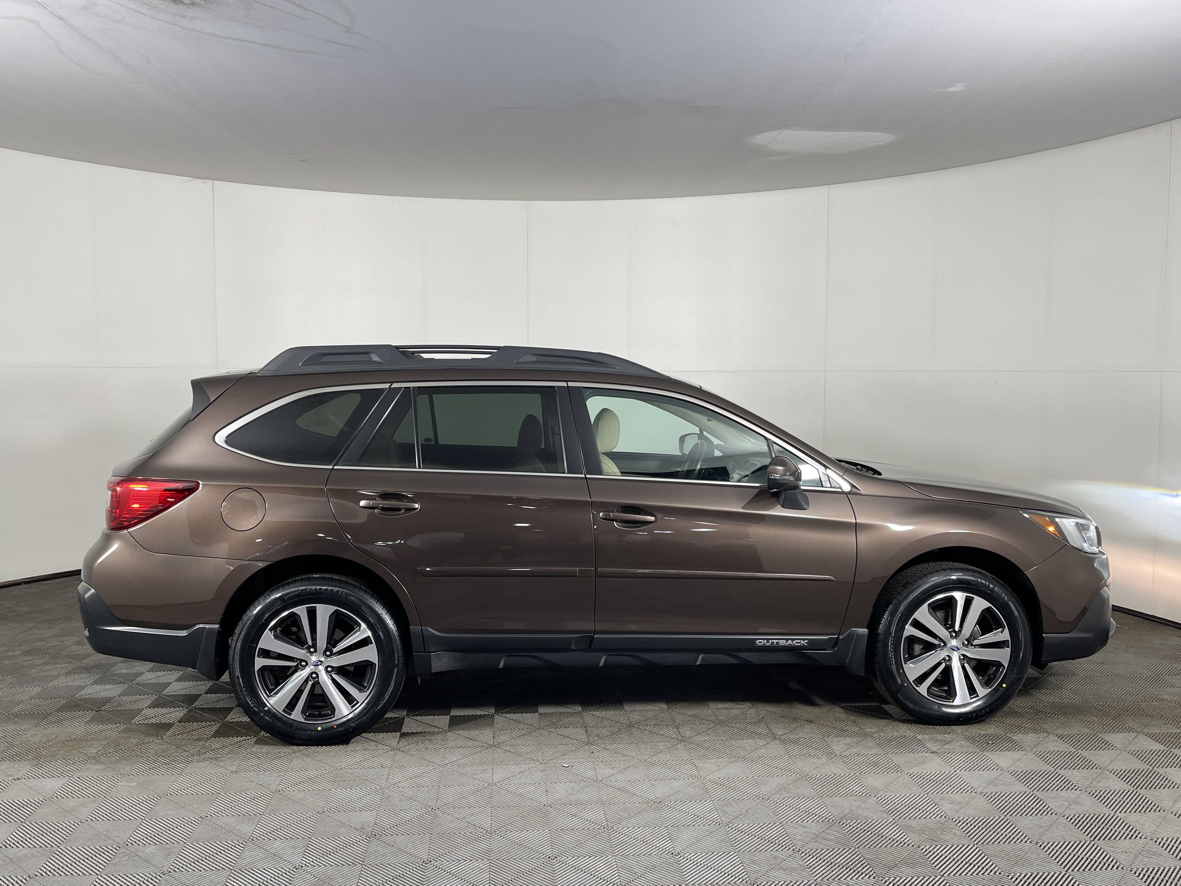 2019 Subaru Outback Limited photo 3
