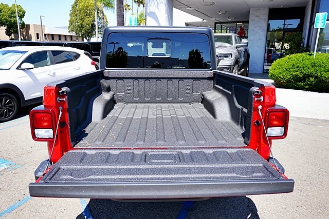 New 2025 Firecracker Red Clear-Coat Exterior Paint Jeep Sport S image 17