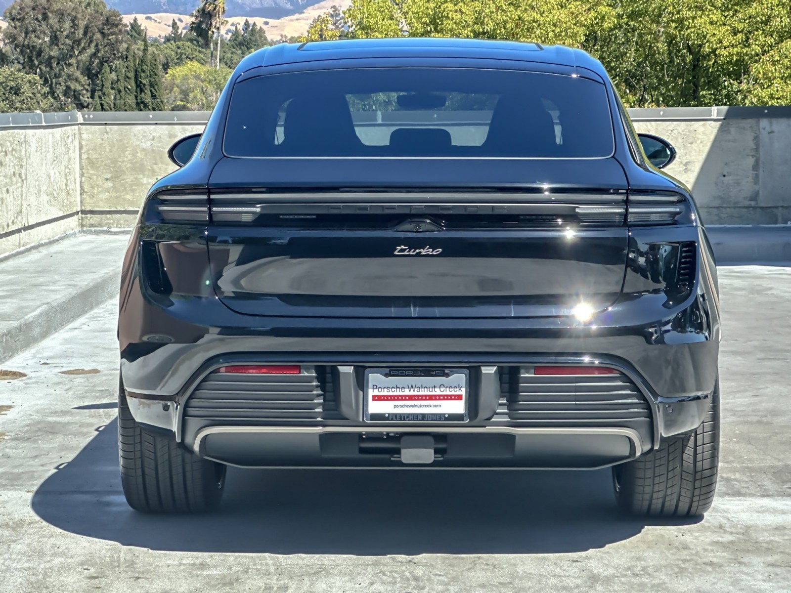2025 Porsche Macan Turbo Electric photo 7