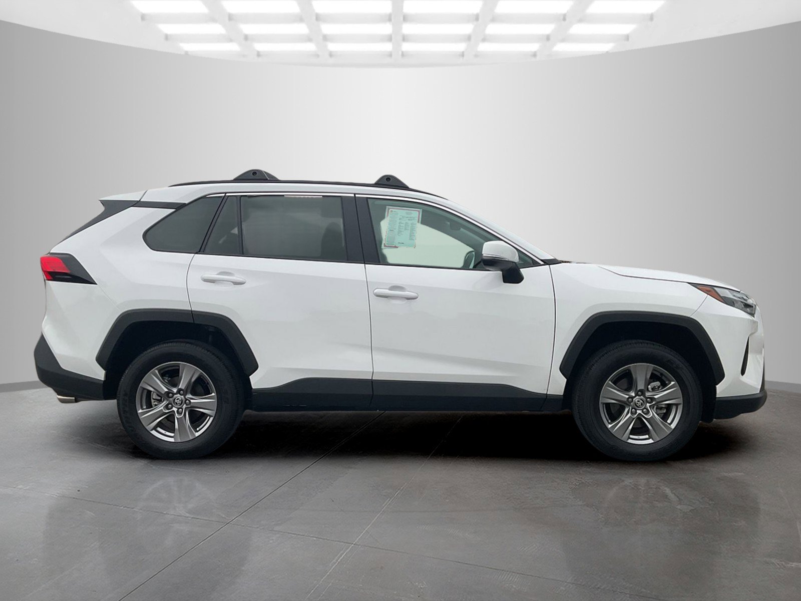 2024 Toyota RAV4 XLE photo 2