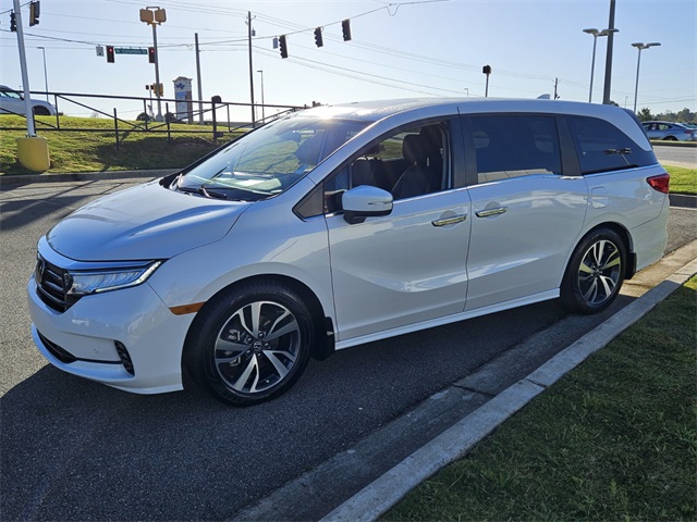 2023 Honda Odyssey Touring photo 2