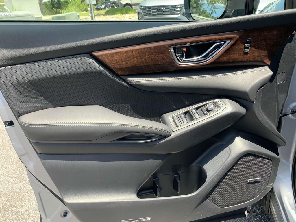 2025 Subaru Ascent Touring photo 2