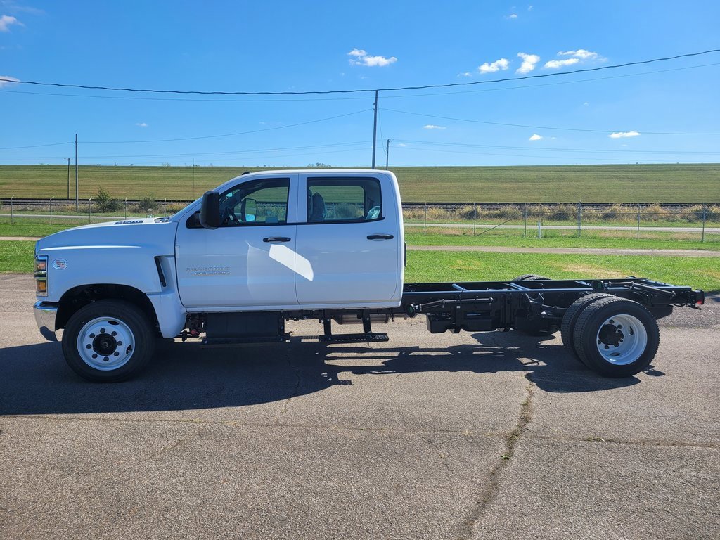 2023 Chevrolet Silverado 5500HD Work Truck photo 2