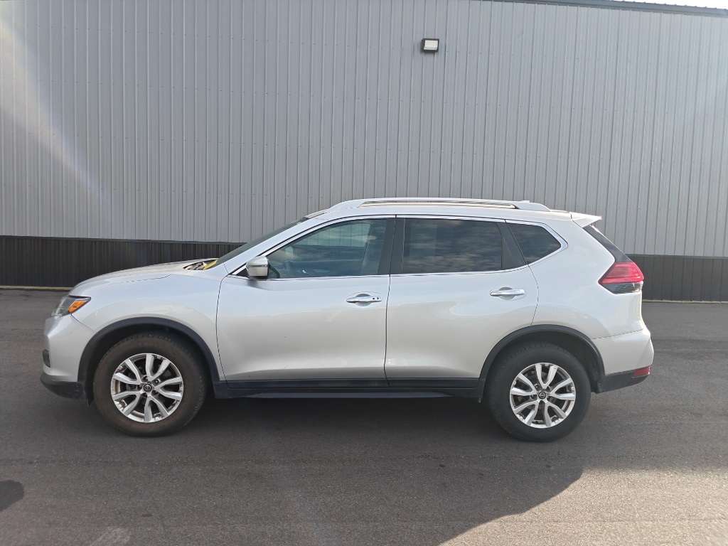 2017 Nissan Rogue SV photo 4