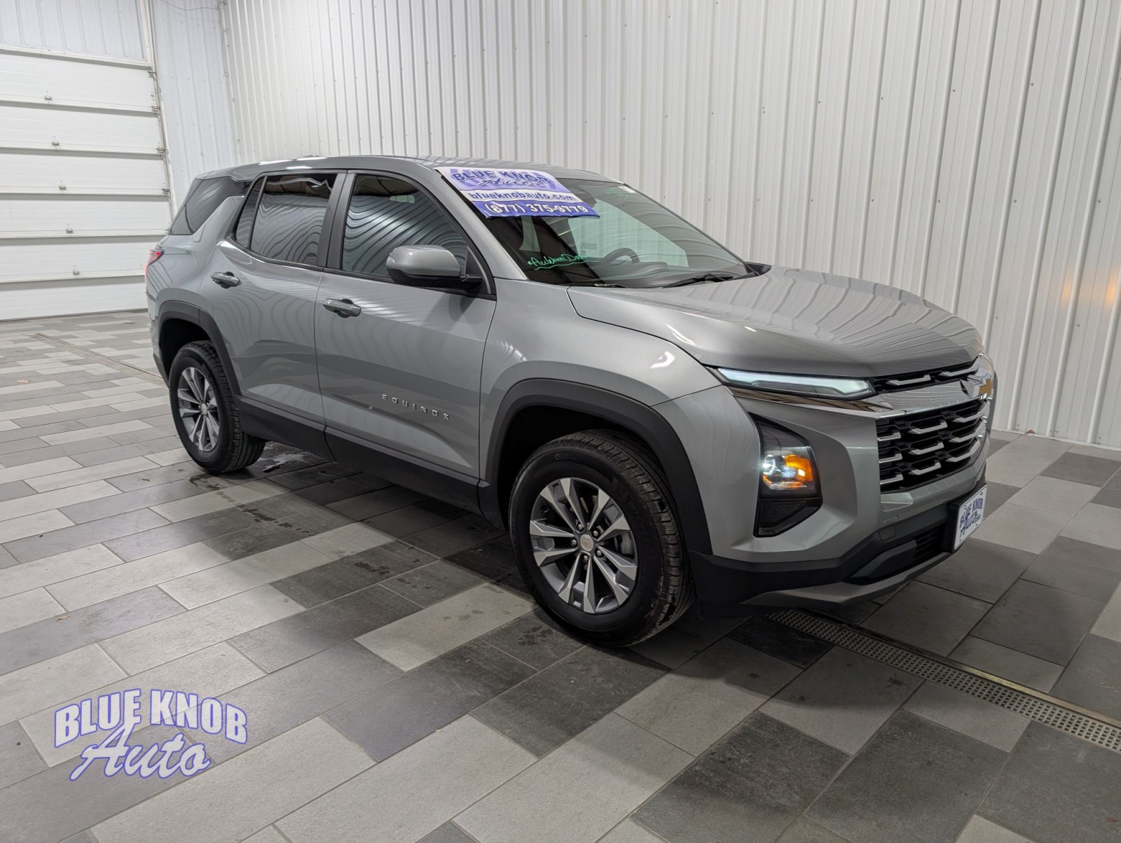 2025 Chevrolet Equinox LT photo 3