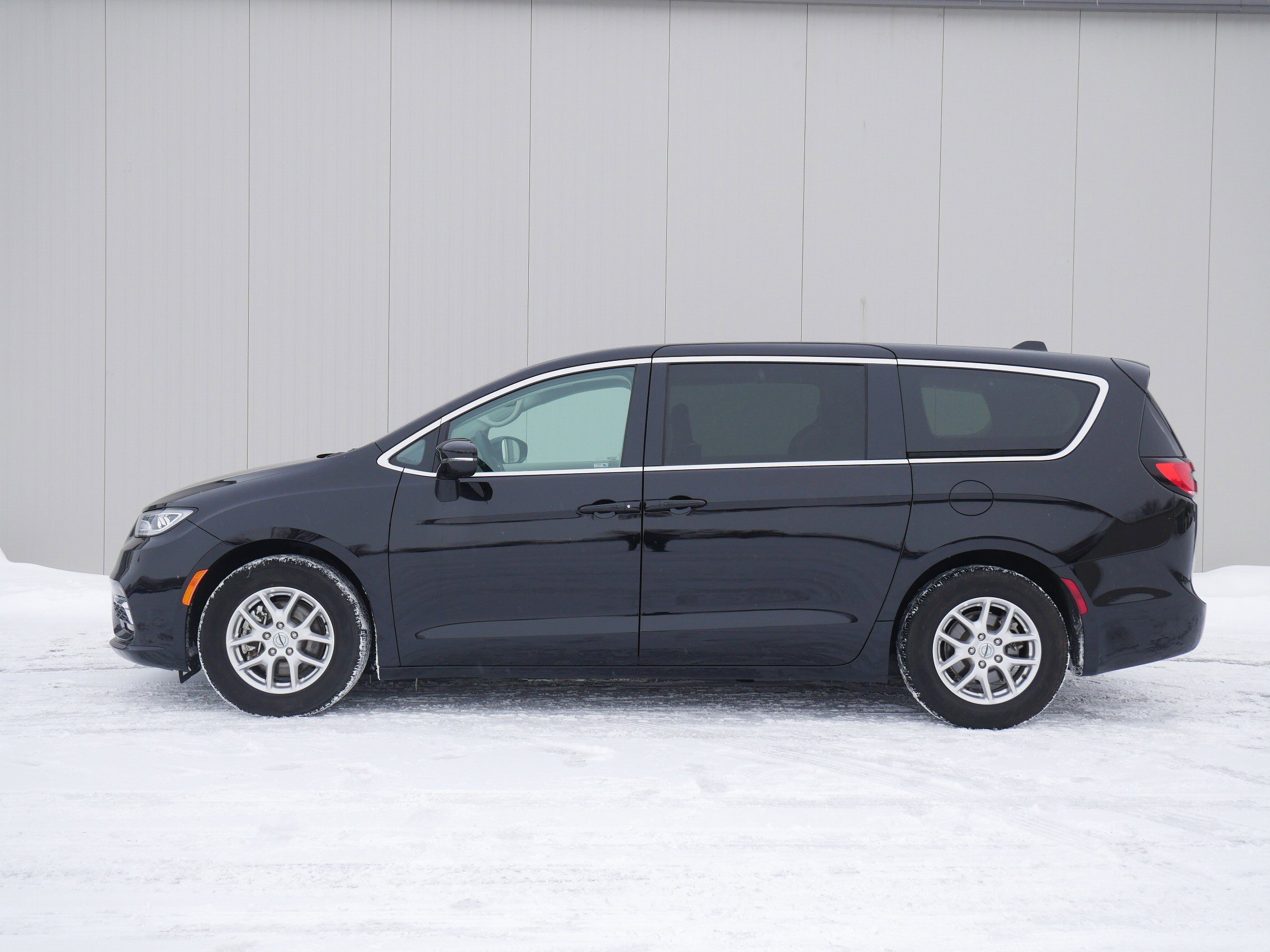 Used 2024 Chrysler Pacifica Touring L with VIN 2C4RC1BG3RR163419 for sale in Hastings, Minnesota