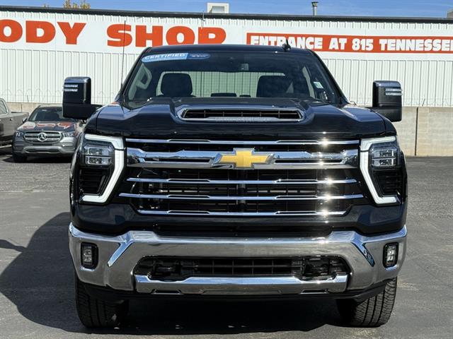 2024 Chevrolet Silverado 3500HD LTZ photo 3