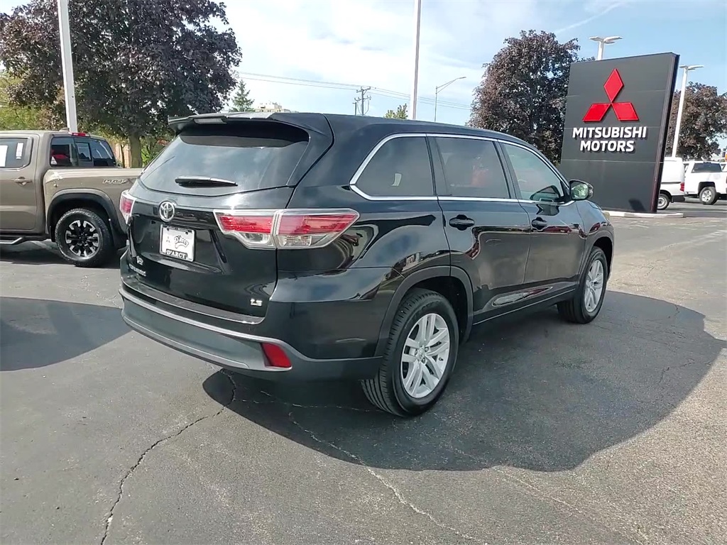 2015 Toyota Highlander LE photo 10