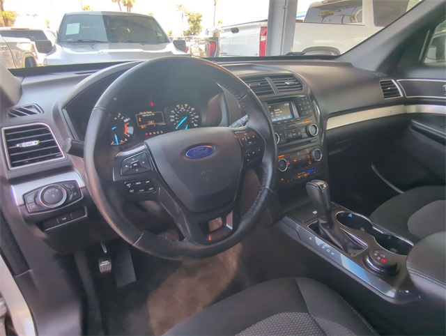 2017 Ford Explorer XLT photo 38