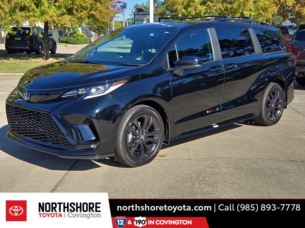 2025 Toyota Sienna XSE's photo