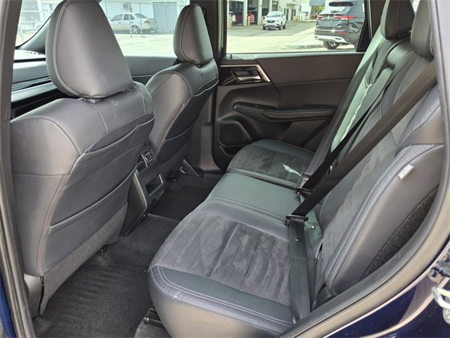 2022 Mitsubishi Outlander Black Edition photo 10