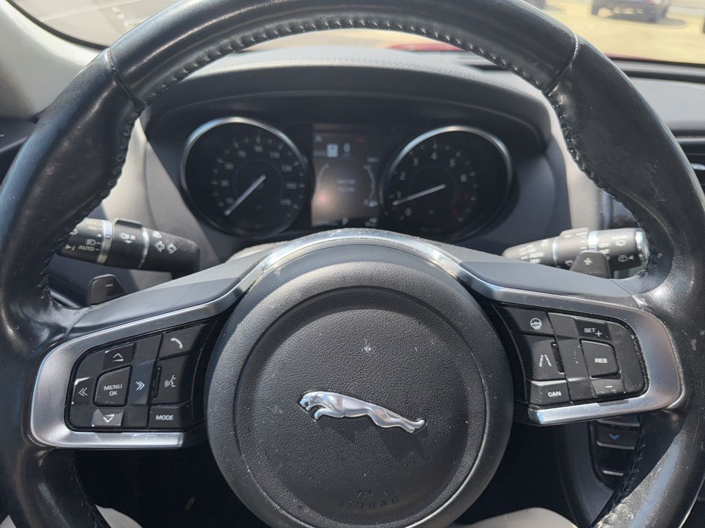 2020 Jaguar F-PACE Prestige photo 14