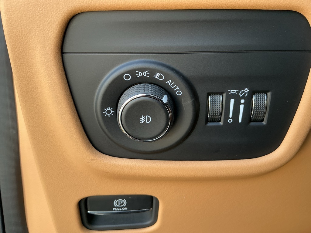 2024 Jeep Grand Cherokee Summit photo 18