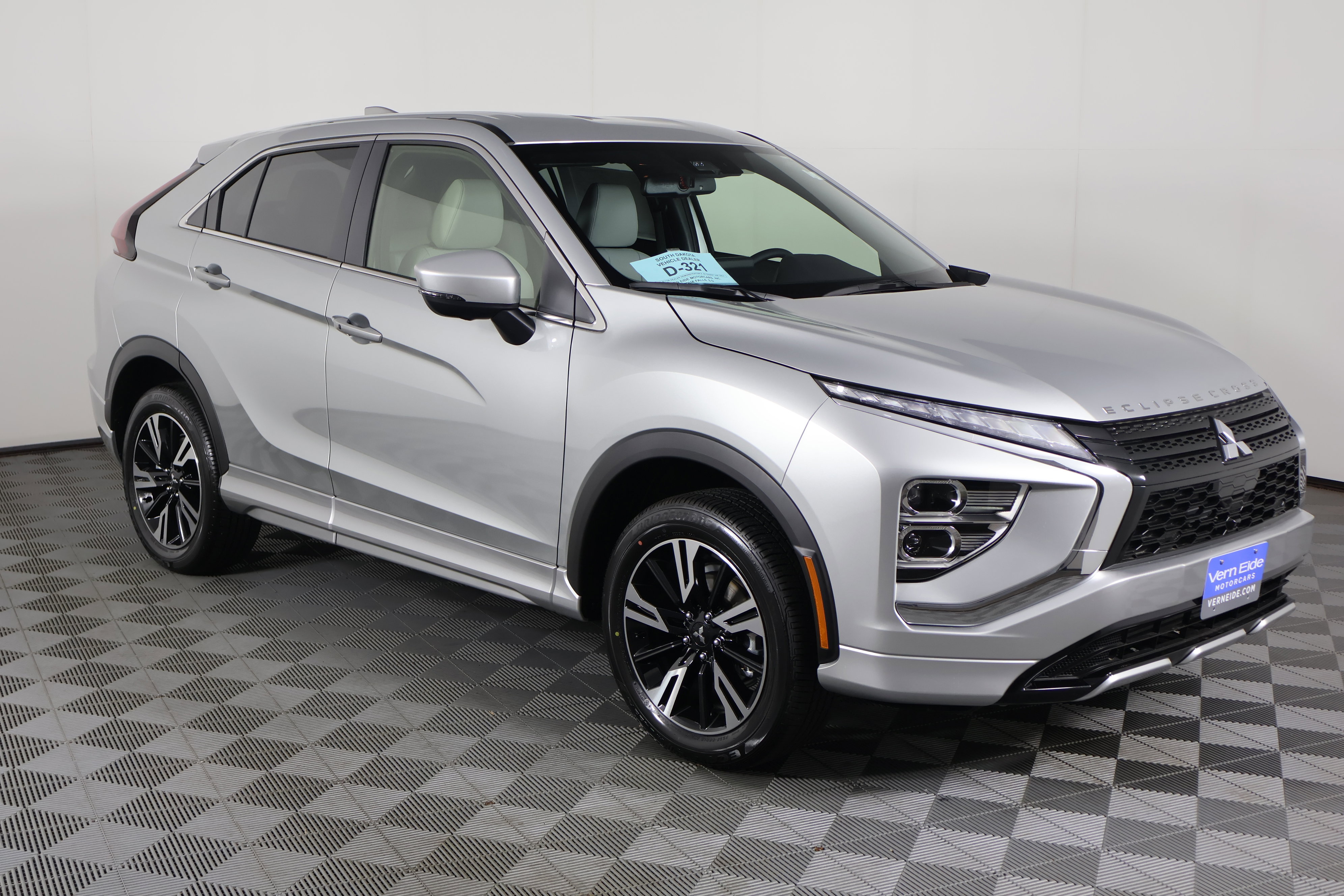 2025 Mitsubishi Eclipse Cross SEL photo 4