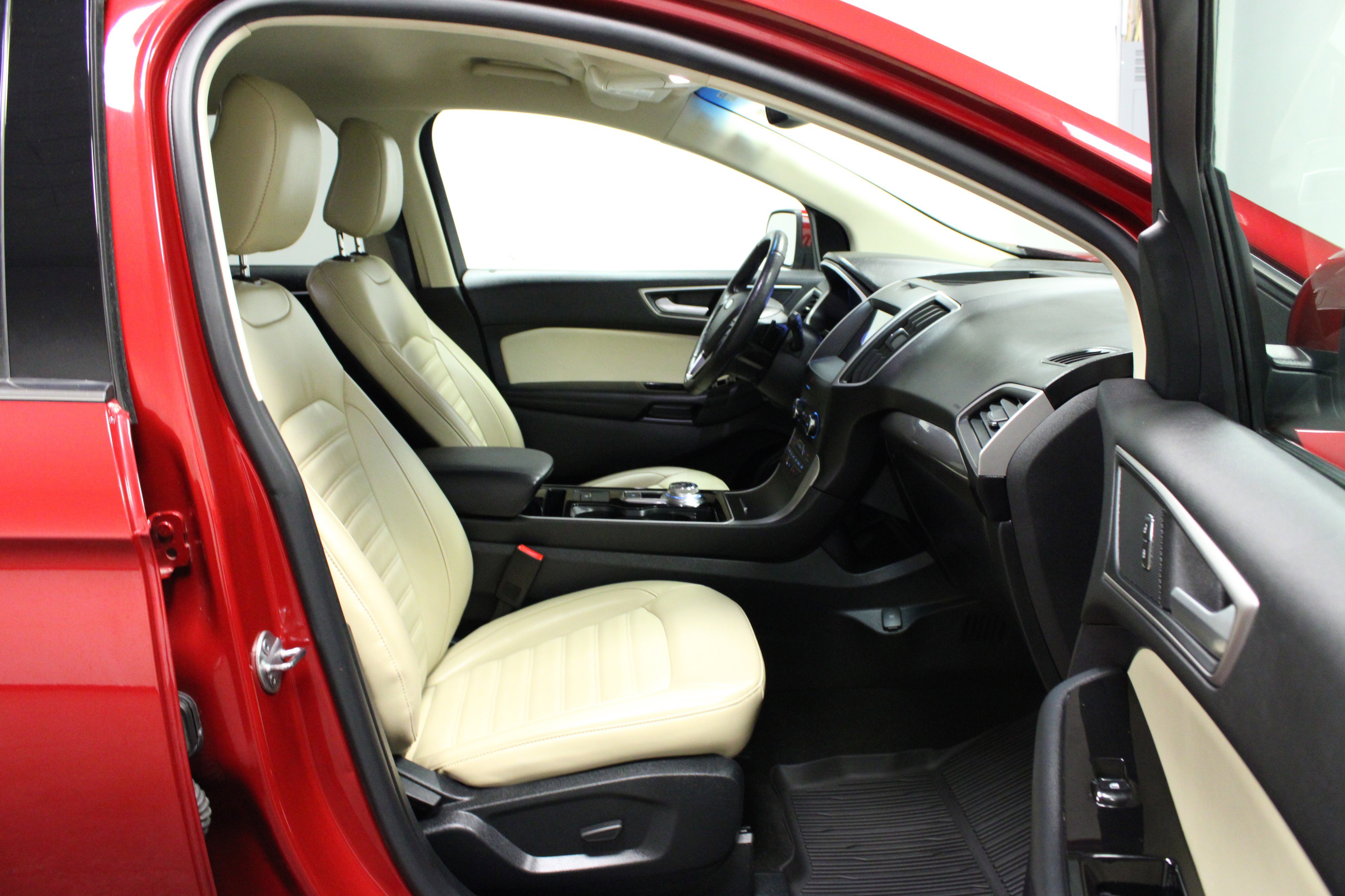 2020 Ford Edge SEL photo 13