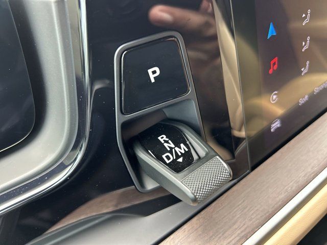 2025 Porsche Cayenne E-Hybrid Turbo photo 16