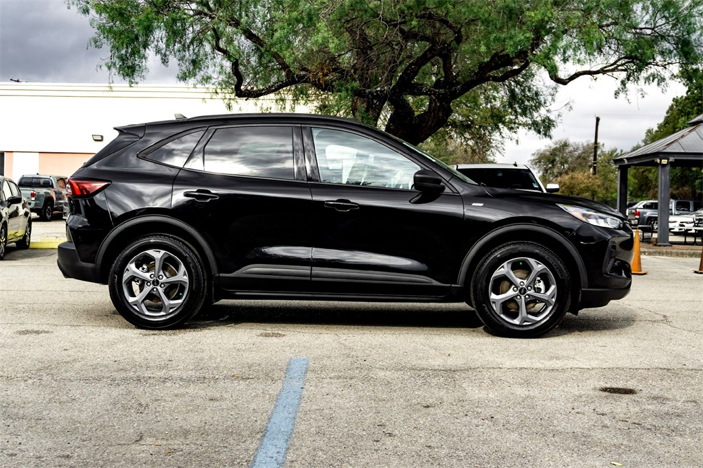 2025 Ford Escape ST-Line photo 4