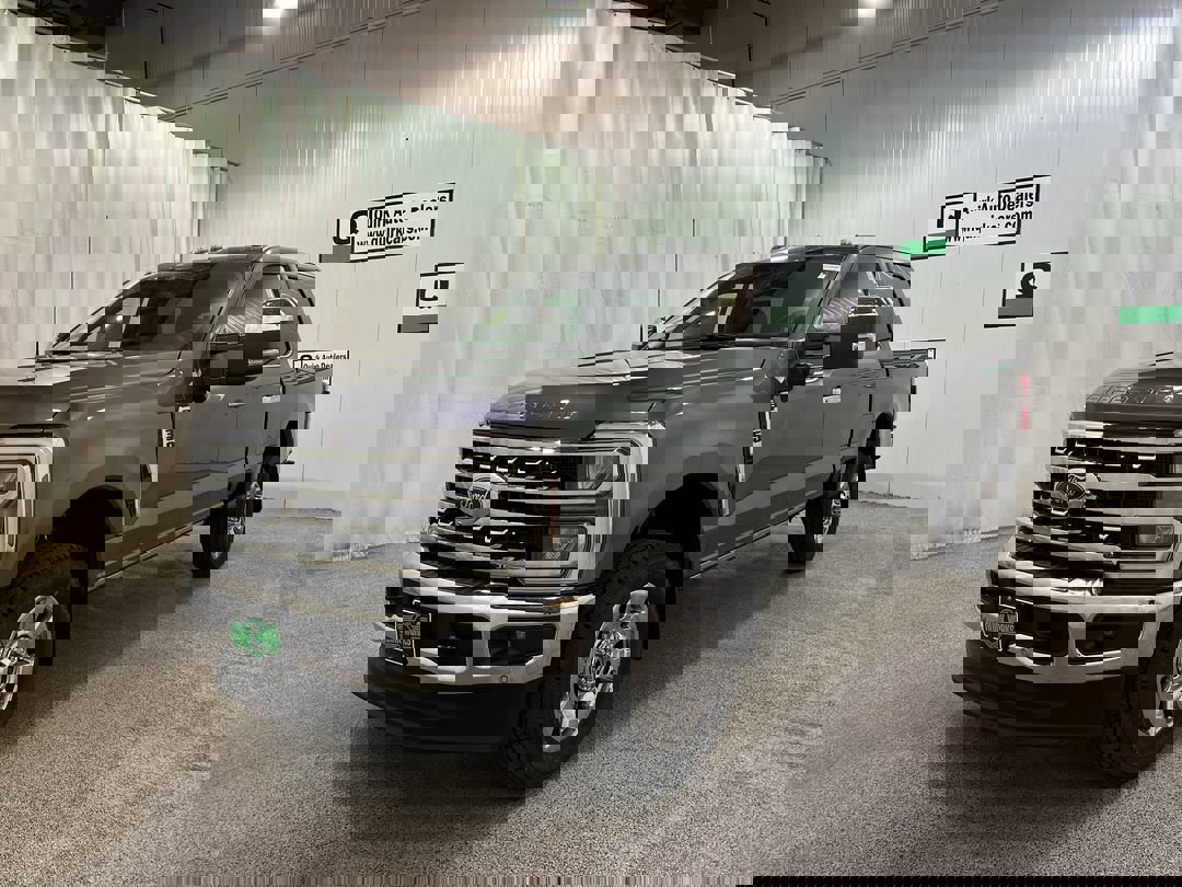 2025 Ford F-350 Lariat photo 3