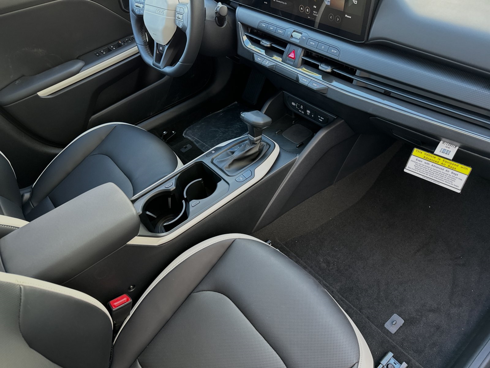 2025 Kia K4 GT-Line photo 16