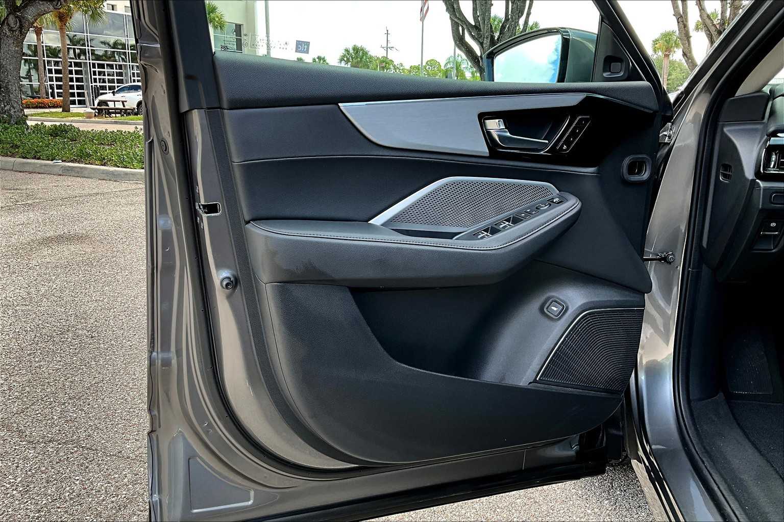 2025 Acura MDX SH-AWD photo 24