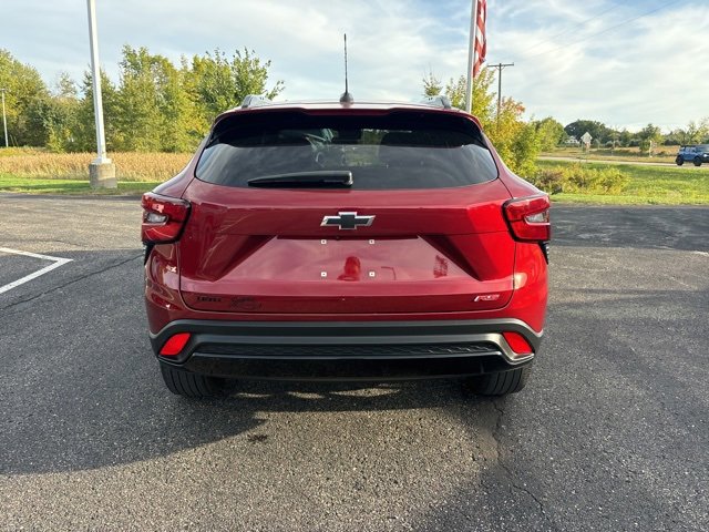 2024 Chevrolet Trax photo 2