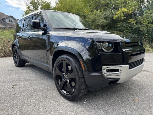 2024 Land Rover Defender 110 S photo 4