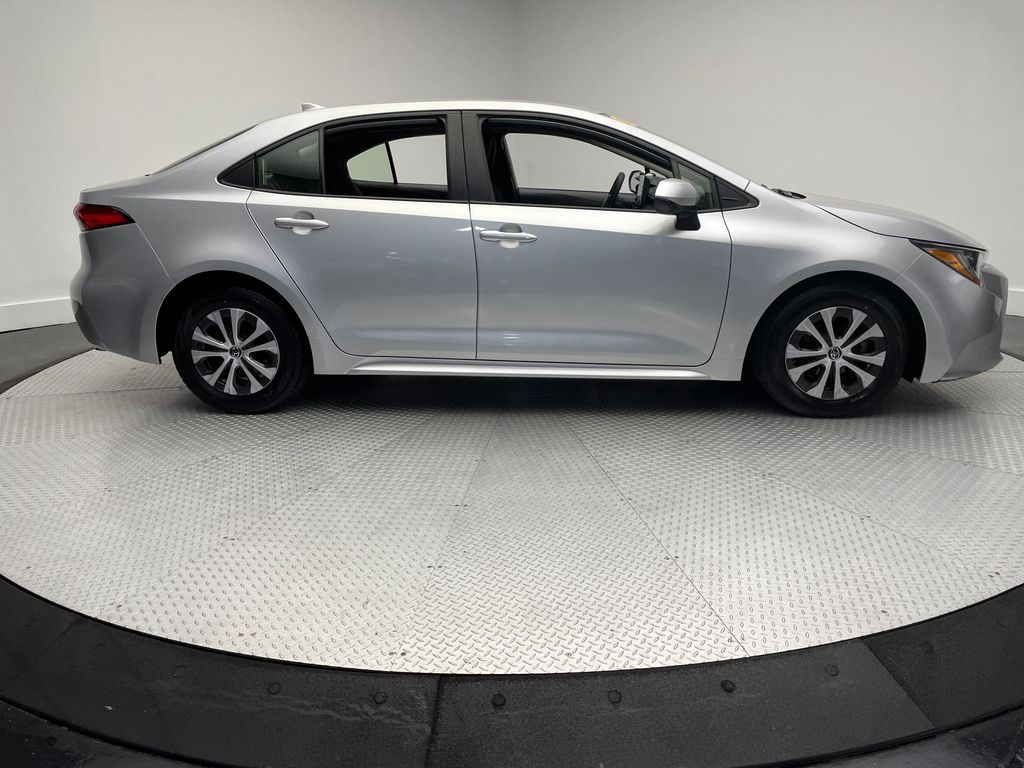 2022 Toyota Corolla Hybrid LE photo 4
