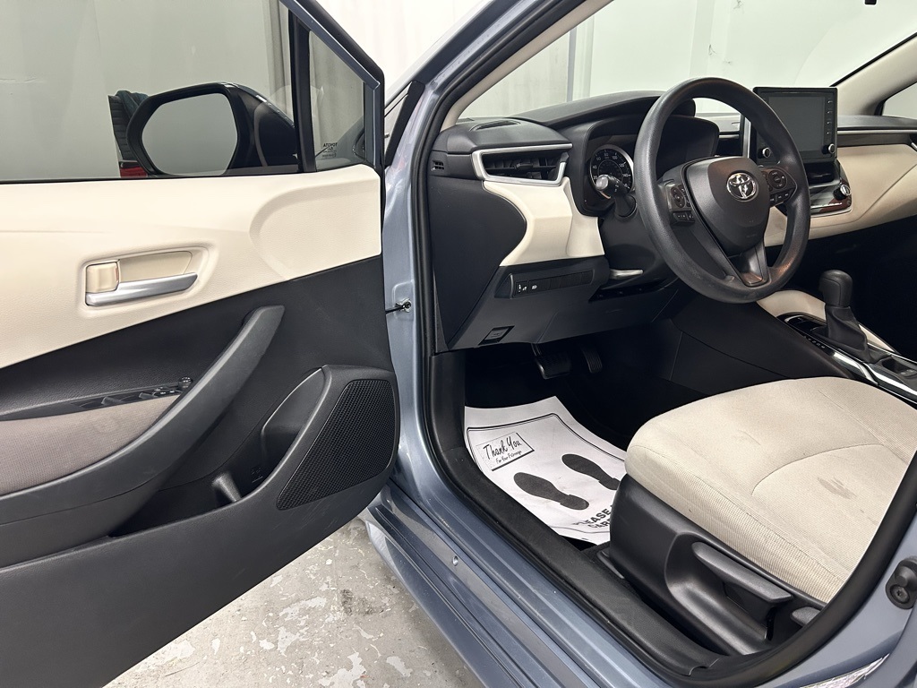 2020 Toyota Corolla LE photo 9