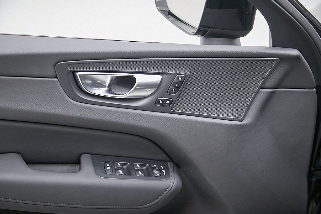 2026 VOLVO XC60 - Image 10