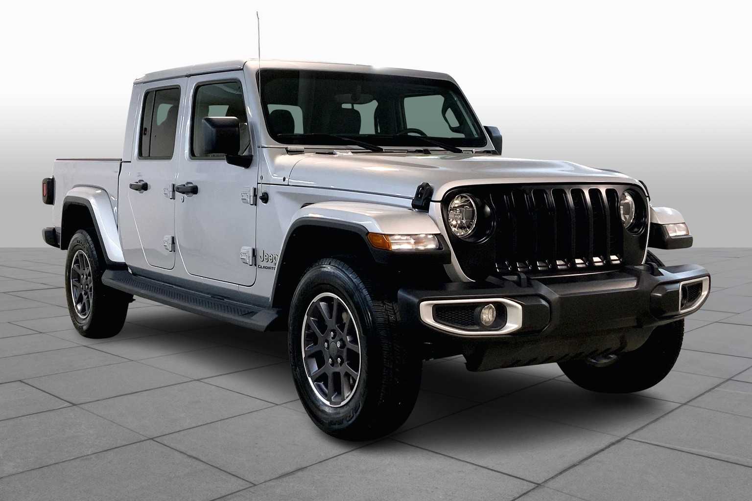 Used 2022 Jeep Gladiator Overland with VIN 1C6HJTFG3NL106557 for sale in Kansas City