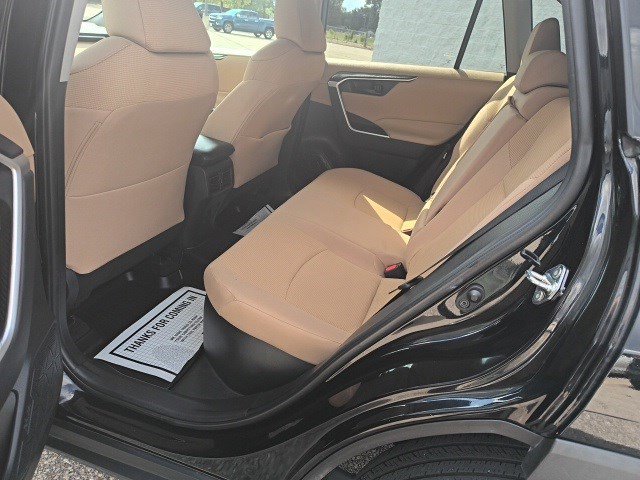 2022 Toyota RAV4 LE photo 13
