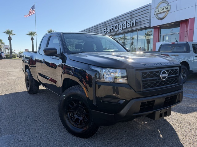 2022 Nissan Frontier S's photo