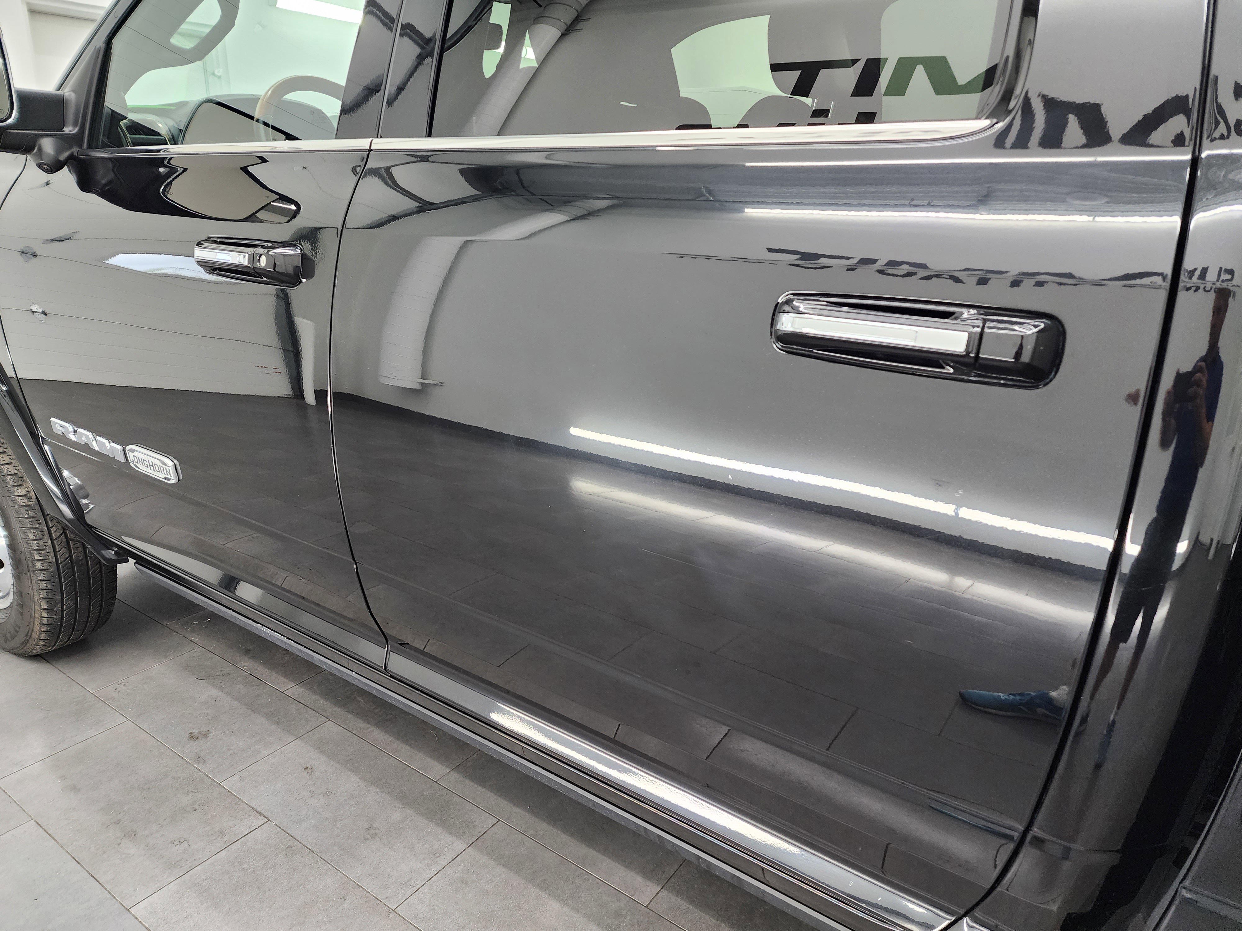 2022 Ram 3500 Longhorn photo 3